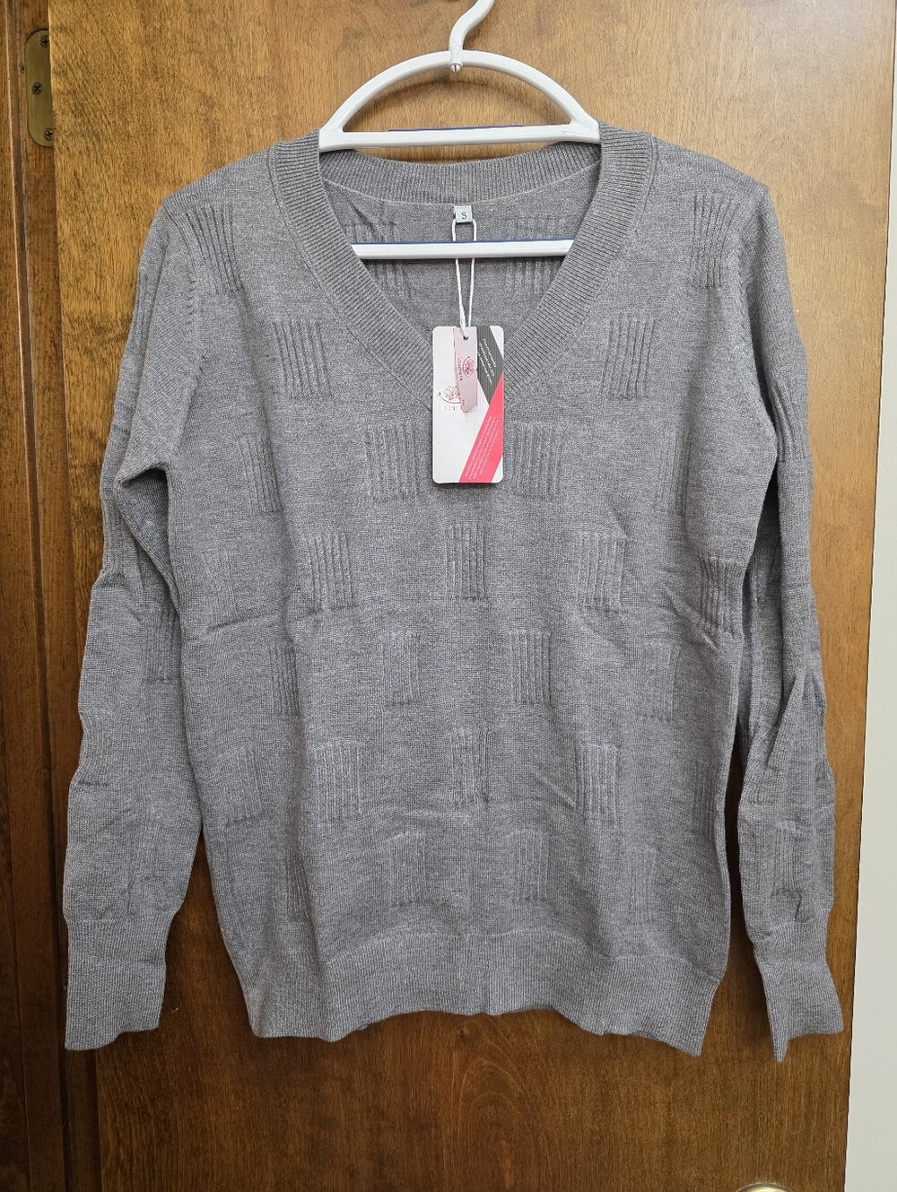 NWT Licemere Women's V-Neck Gray Sweater, Block Patttern Size S